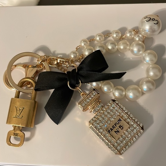 Louis Vuitton Accessories - Luis Vuitton Lock & Key #304 🔐 W/ Unbranded Bag Charm / Keychain